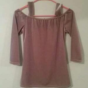 Cold shoulder top🍁